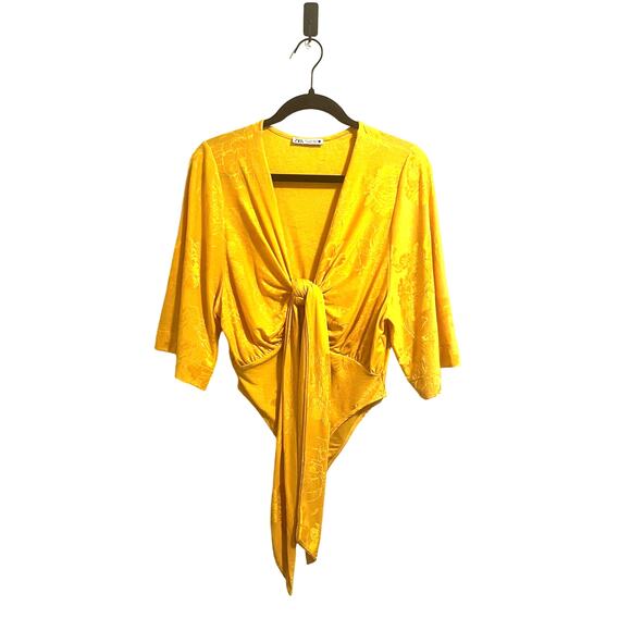 Zara Floral Jacquard Knotted Bodysuit Sz S in Gold Flowy Sleeves Snap Buttons - Picture 3 of 9